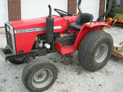 Massey ferguson 1020 4X4 diesel tractor very nice 