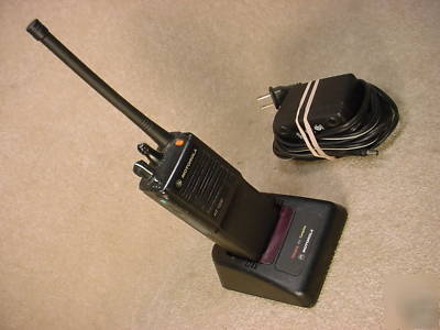 6 motorola HT1000 16 ch 5 w vhf 146-174 handheld radios