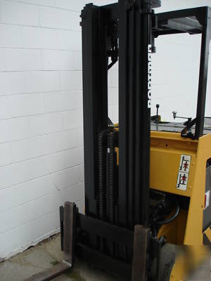 Hyster E4000 electric forklift