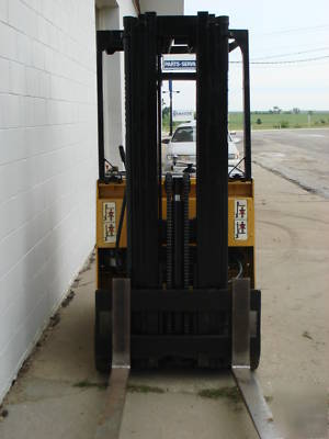 Hyster E4000 electric forklift