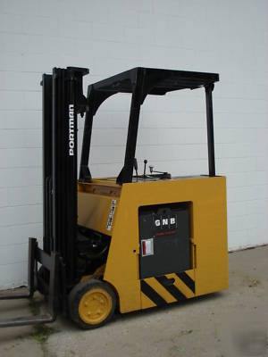 Hyster E4000 electric forklift