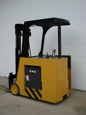 Hyster E4000 electric forklift