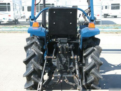 Mitsubishi 17HP 3CYL 4X4 tractor & loader low 