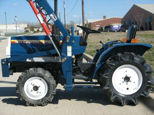 Mitsubishi 17HP 3CYL 4X4 tractor & loader low 