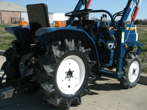 Mitsubishi 17HP 3CYL 4X4 tractor & loader low 