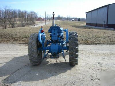 Ford 2000 gas tractor with no 