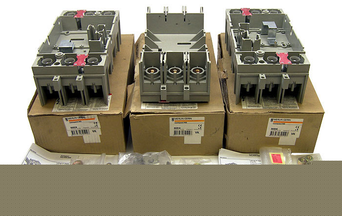 3X merlin gerin 32514 compact NSJ400-600 plug-in base