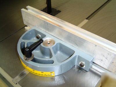 Like new laguna woodworking band saw lt 24 cond w/ base