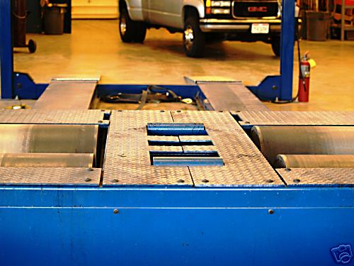 MD600 series mustang dynamometer w/4 post lift&access.