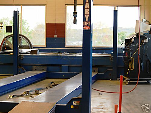 MD600 series mustang dynamometer w/4 post lift&access.