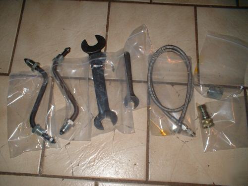Ashcroft test pump 1327BG w/ all gauges accessories