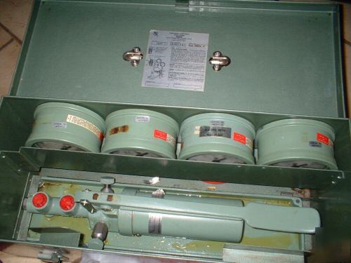 Ashcroft test pump 1327BG w/ all gauges accessories