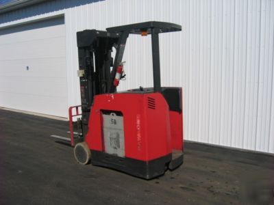 2005 raymond quad stand up forklift 