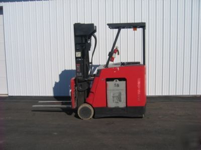 2005 raymond quad stand up forklift 