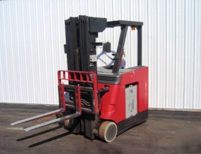 2005 raymond quad stand up forklift 