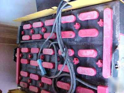 3500 lb,77 x 168 yale electric forklift,s.s.,ps,charger