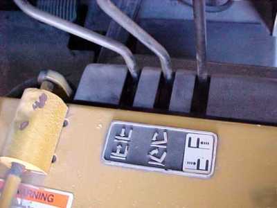 3500 lb,77 x 168 yale electric forklift,s.s.,ps,charger
