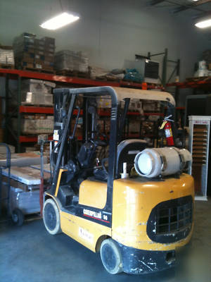 Forklift caterpillar year 2000 3 mast cushion GC25K lpg