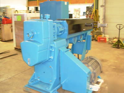 Plastic extruder 2.4 in nrm 30 to 1 vented