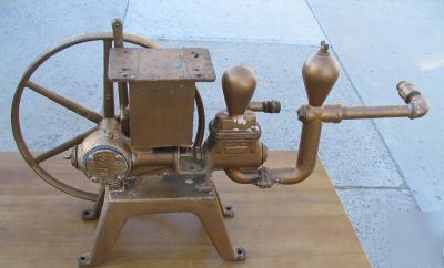 Very old collectable water pump duro bunnett-larsh rare