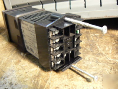 Red lion T48 digital temperature controller T4820000 