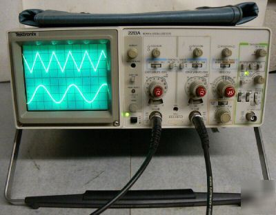 Tektronix 2213A 60MHZ oscilloscope +probes P6122 +manul