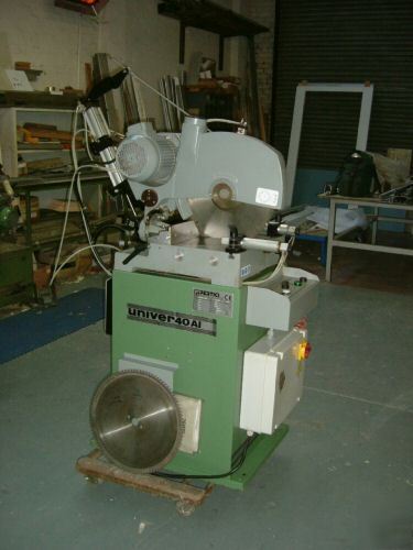 Univer aluminium cutting saw