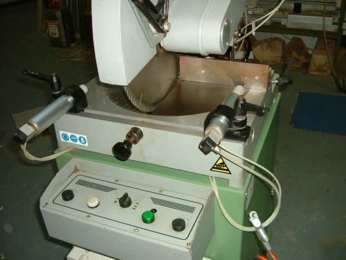 Univer aluminium cutting saw