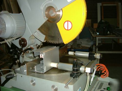 Univer aluminium cutting saw