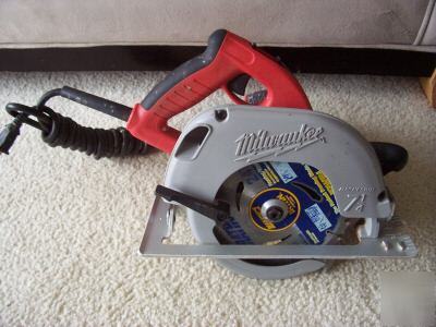 Milwaukee 7-1/4 circular saw kit model 6390 excellent