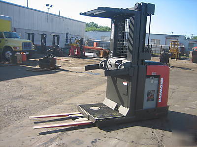 2001 raymond forklift order picker 3M# 17' very clean 