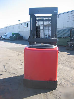 2001 raymond forklift order picker 3M# 17' very clean 