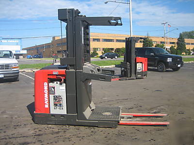 2001 raymond forklift order picker 3M# 17' very clean 