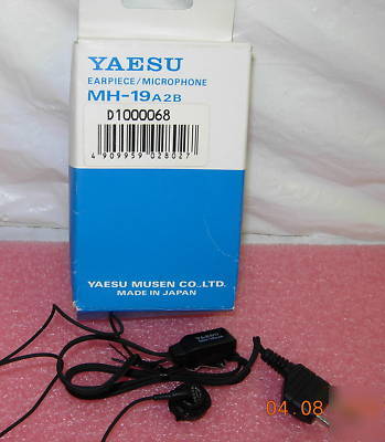 New mh-19A2B earpiece/microphone - - (nos)