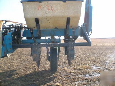 Kinze 4 row planter/dry fertilizer/no till coulters