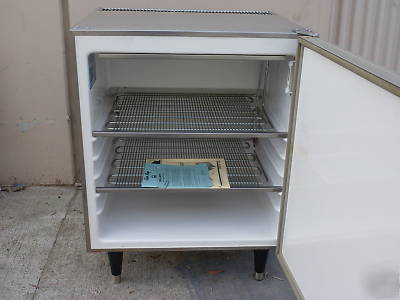 New silver king SKUCF7F freezer, ,works perfect,on legs