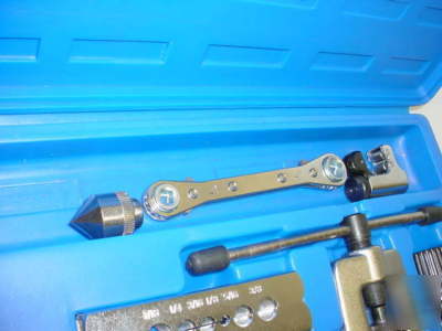 Plumber's tubing and flaring tool kit 