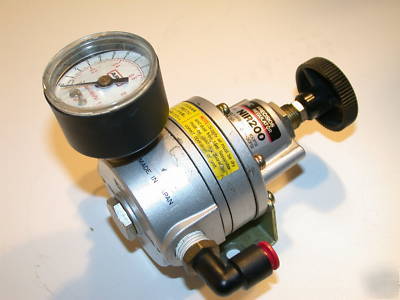 Smc air precision regulator with gauge NIR200