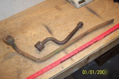 Old john deere tractor flywheel wrench & socket