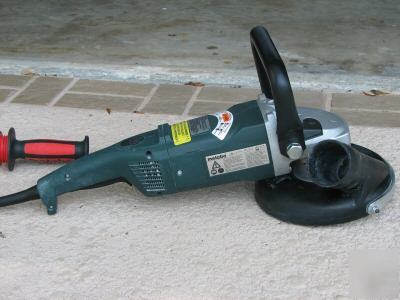 Metabo 9 inch grinder w/sawtec vacuum attachment