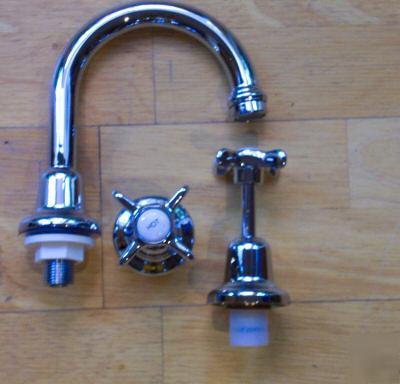 Chrome basin tapware set 