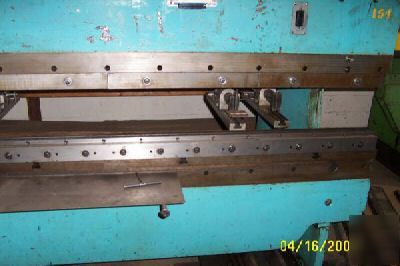 8' power press brake die bed deflection compensator