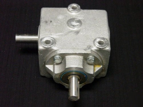 Euclid universal 90 gear box type M2 ration 1:1