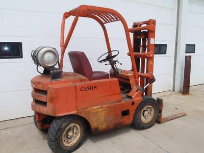 7364 clark gas forklift, air tire, 36