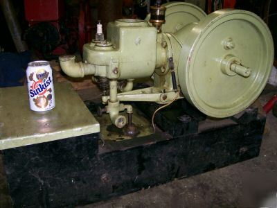 Bluffton water cooled engine hit miss old gas engine