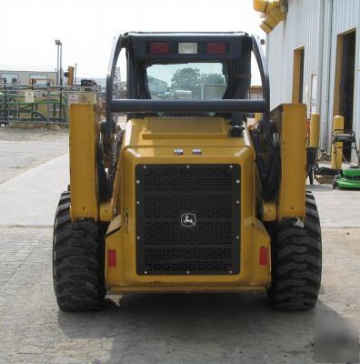 New john deere 332- low hours & tires, bucket included