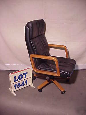 Lot #1641 office arm chair 