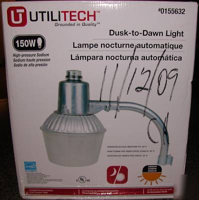 Utilitech 150W dusk dawn security light hp sodium 