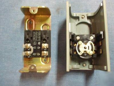'flush mount' off-on switch by allen-bradley, 800S-R2SX