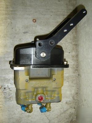 Pilot valve 4 various deere e-series excavators 9149235